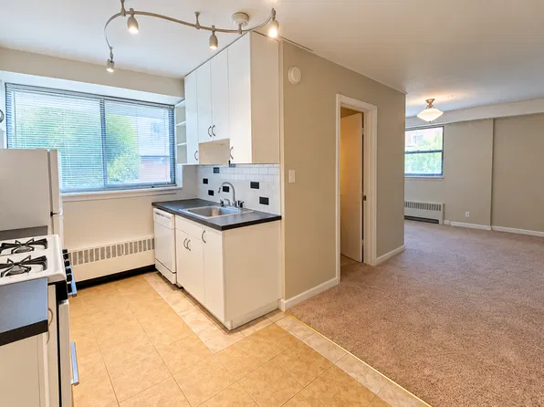 Immediate Move In Garden Level Studio- Only $875
