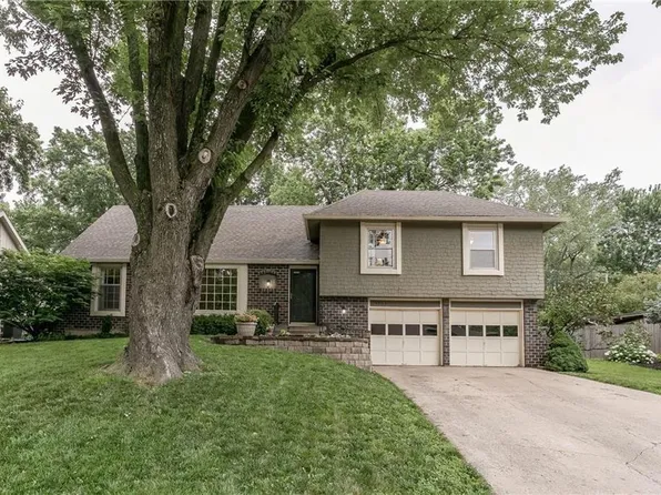 9933 Rosehill Rd, Lenexa, KS 66215