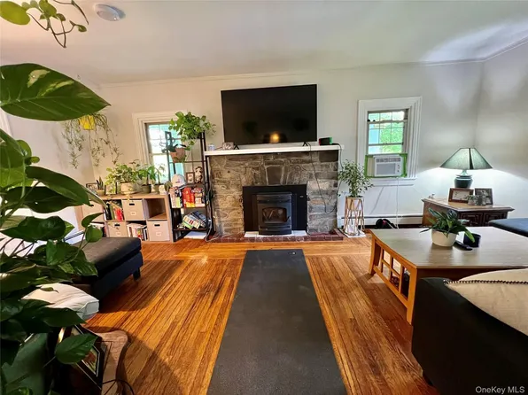 2293 Route 9g, Staatsburgh, NY 12580