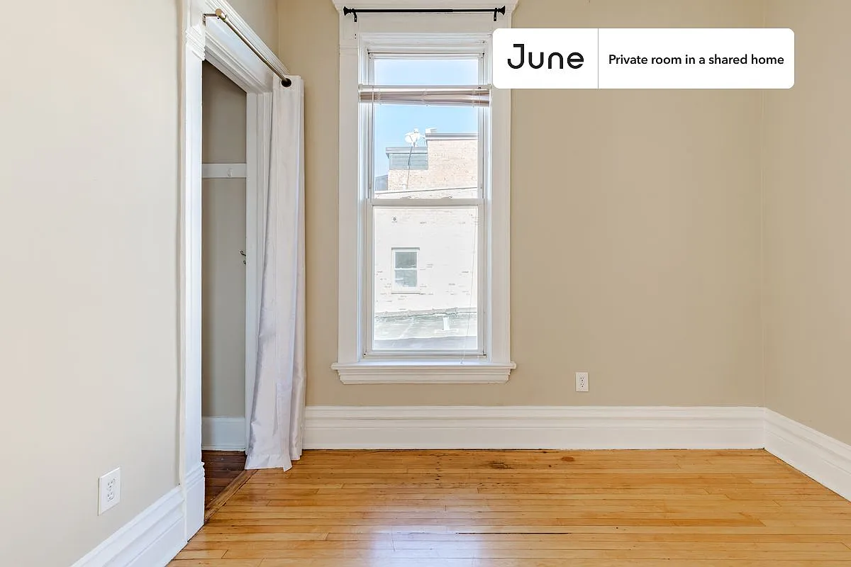 Full bedroom in 4 bed/2 bath home in Wicker Park #1534 C — Photo 3