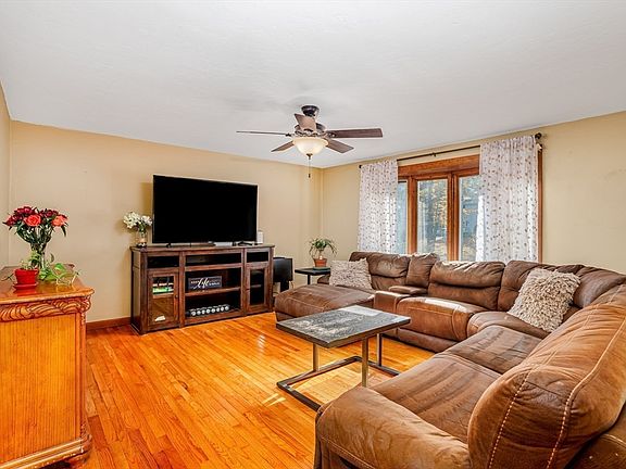 3rd image of 378 Rondeau St