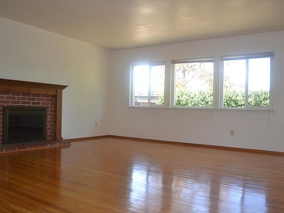 2nd image of 4039 Manzanita Dr