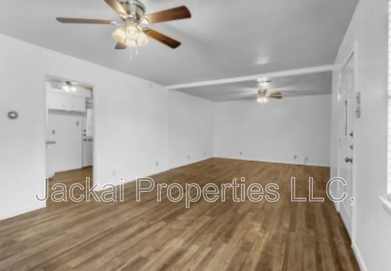 814 E Centennial St — Photo 10