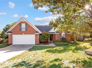 4105 Batesburg Dr, Hope Mills, NC 28348