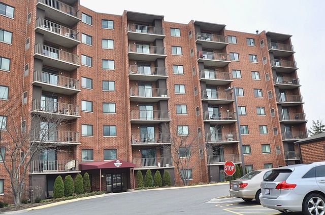1st image of 1 Bloomingdale Pl APT 221