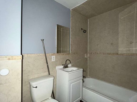 5th image of 4008 Kennedy Blvd APT C1
