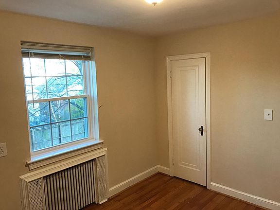 3rd image of 909 S Orme St