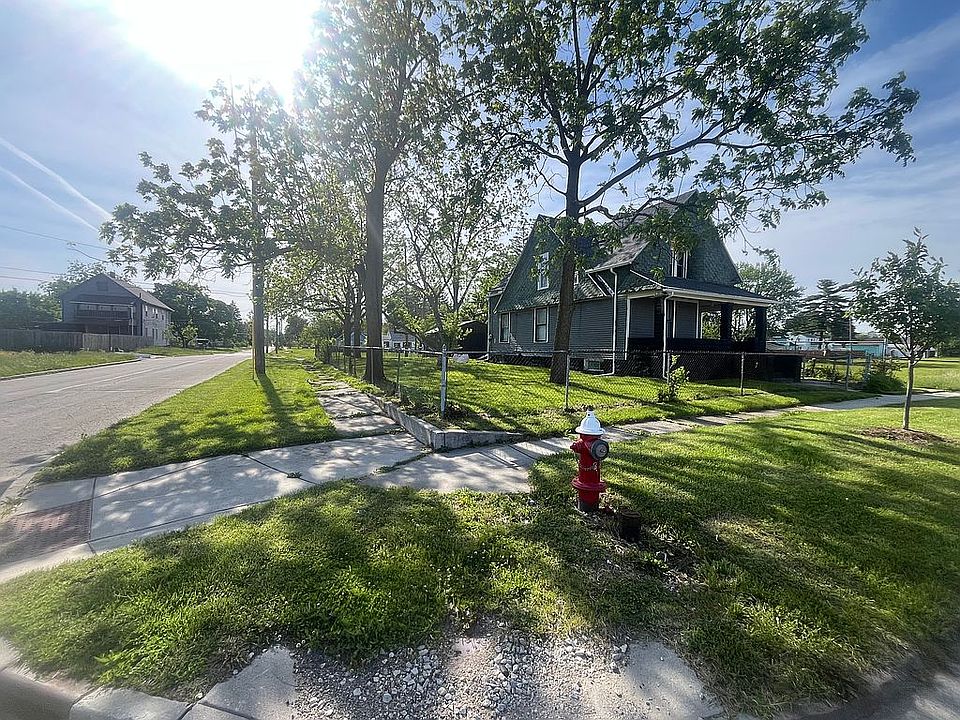 1st image of 905 Montrose Ave
