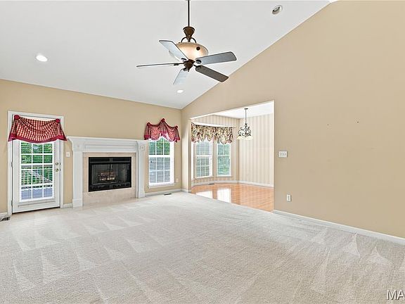 5th image of 944 Daffodil Ridge Dr