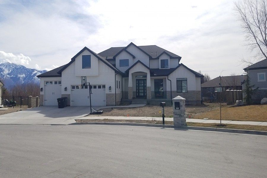 1st image of 1943 W Nicholas Farm Ln
