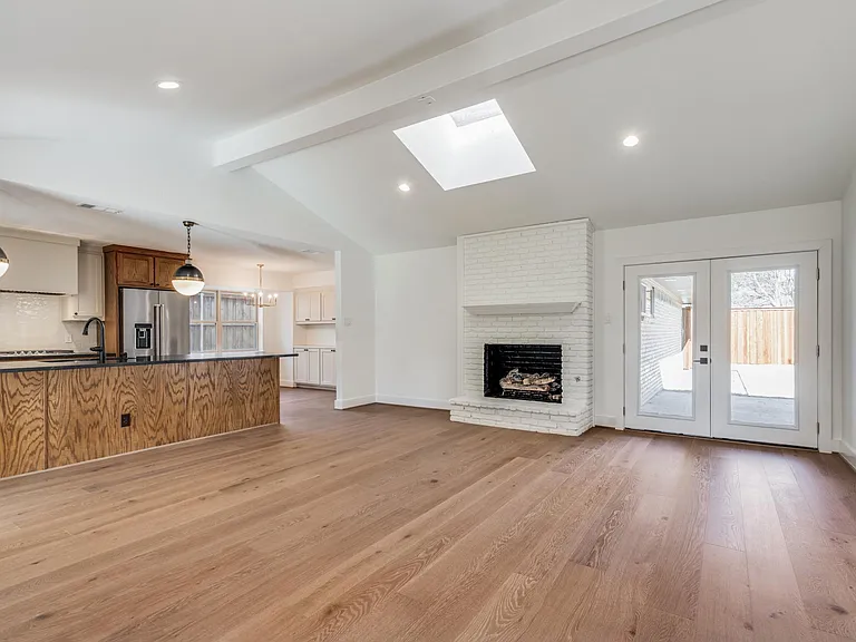 9035 Dunmore Dr — Photo 3