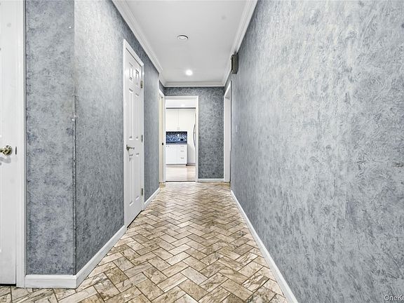 5th image of 17 Little Brook Lane