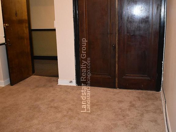 4th image of 948 W Cuyler Ave APT 3