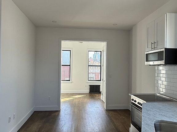 3rd image of 59 E 7th St #21