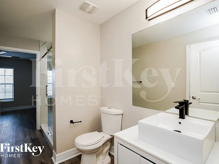 629 NE Juanita Ct — Photo 16
