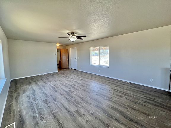 3rd image of 431 Tiffany Dr