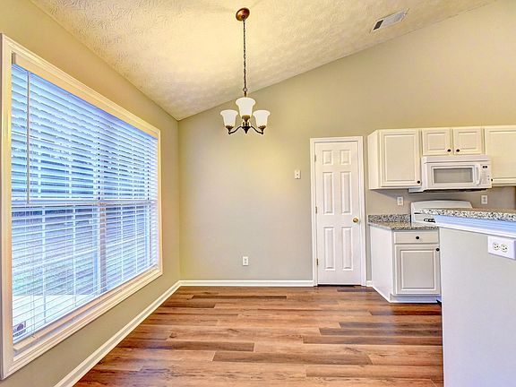 3rd image of 2010 Laurel Pointe Ln