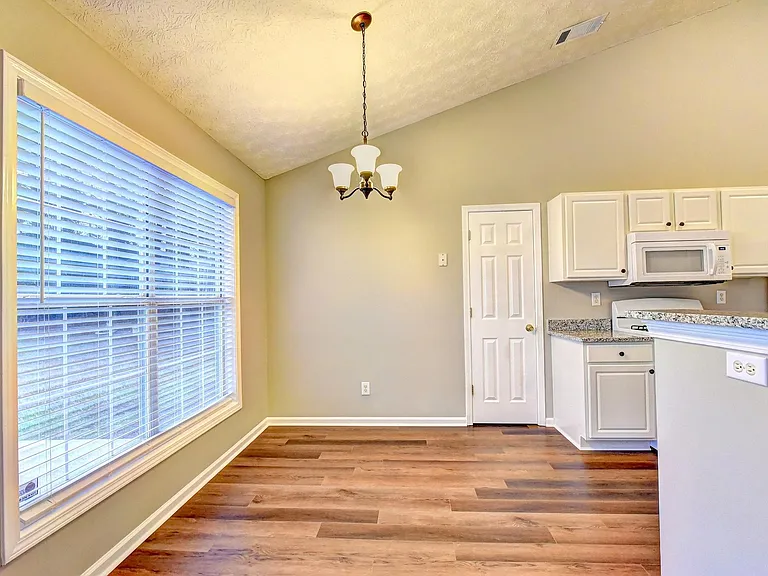 2010 Laurel Pointe Ln — Photo 3