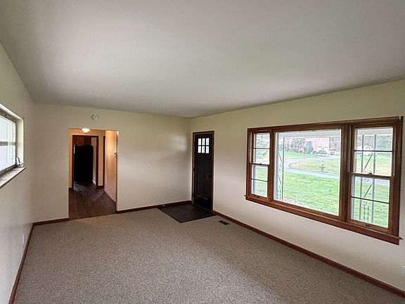4th image of 6617 Brackett Rd