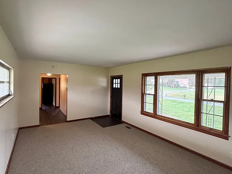 6617 Brackett Rd — Photo 4