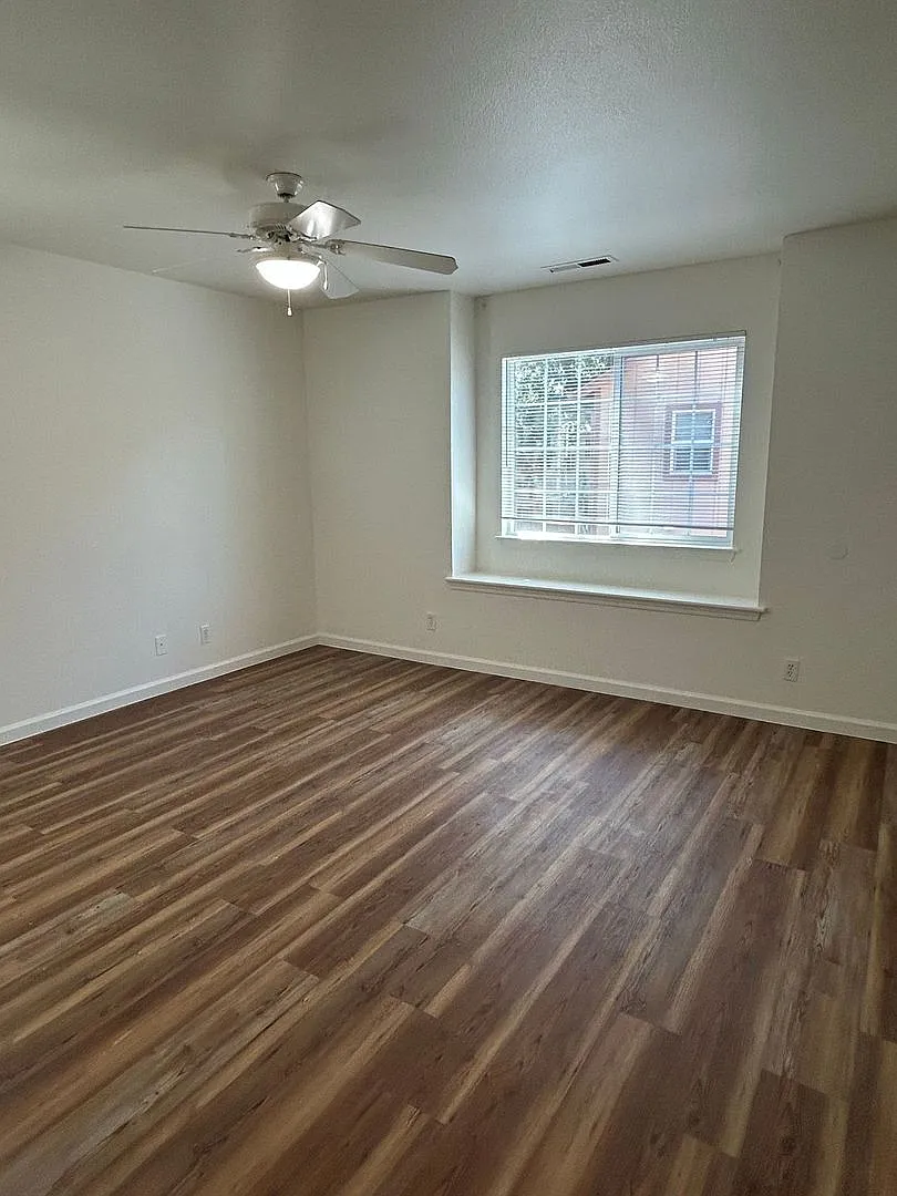 725 W 4th Ave — Photo 4