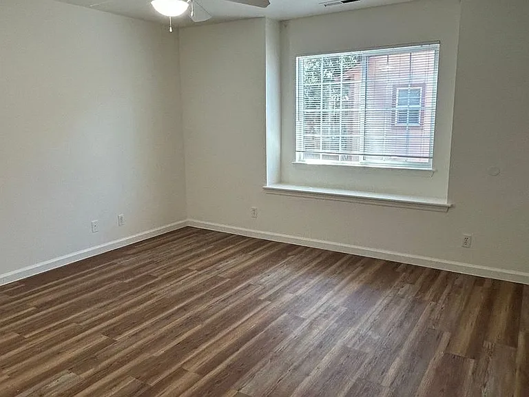 725 W 4th Ave — Photo 17
