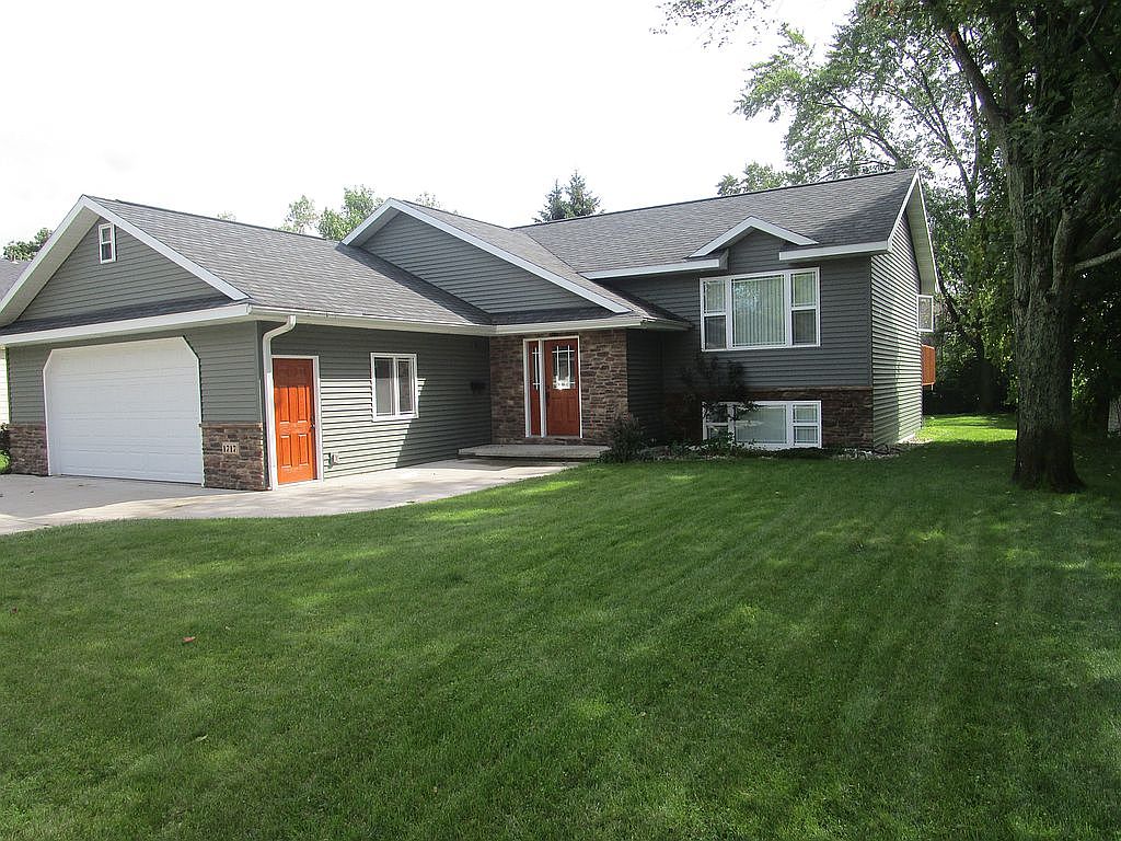 1717 College Ave, Stevens Point, WI 54481 Zillow