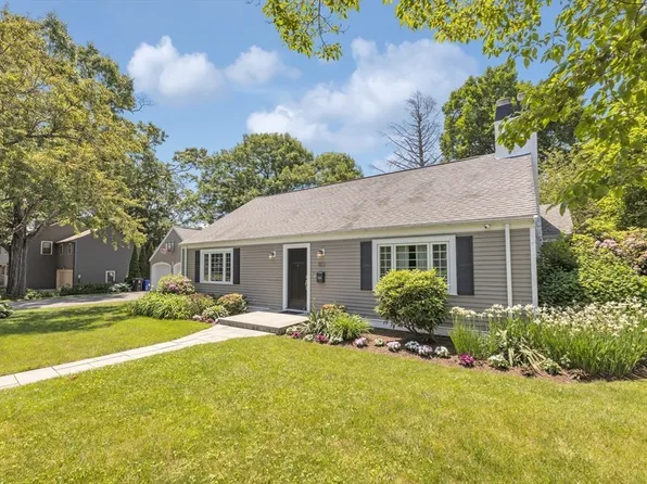 882 W Roxbury Pkwy, Brookline, MA 02467