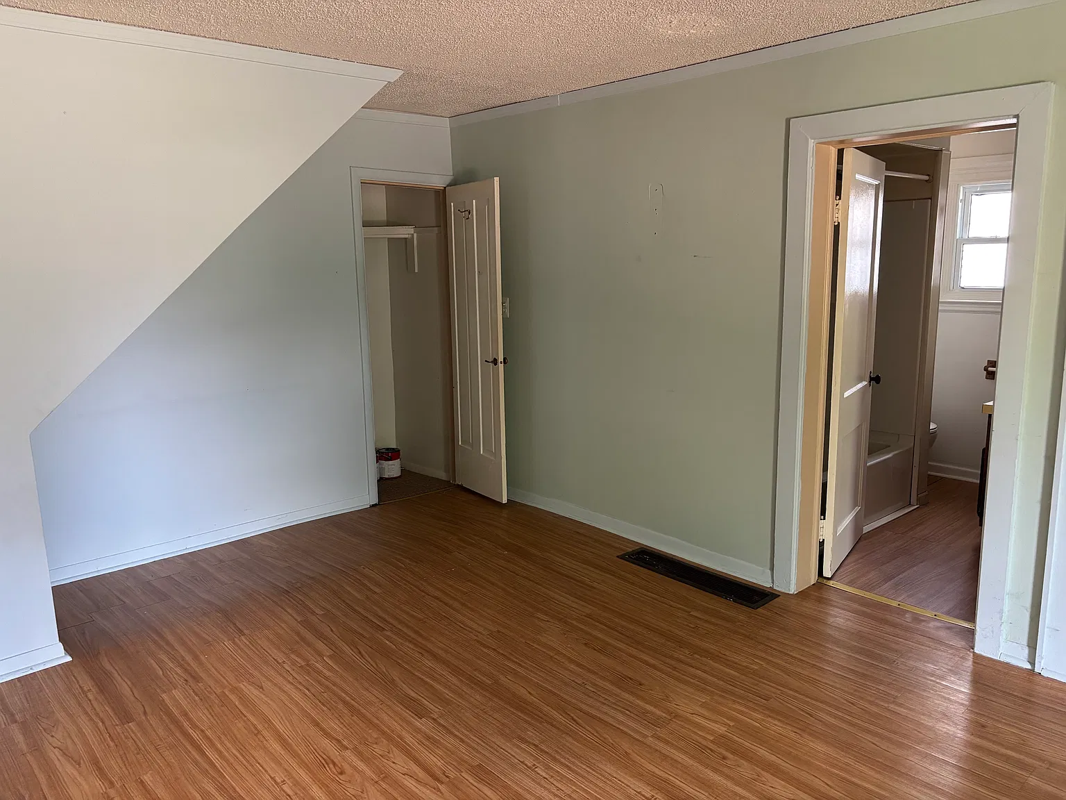 2 bed, 700 sqft, $1,050 — Photo 2