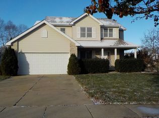 1108 Tara Dr, Woodstock, IL 60098