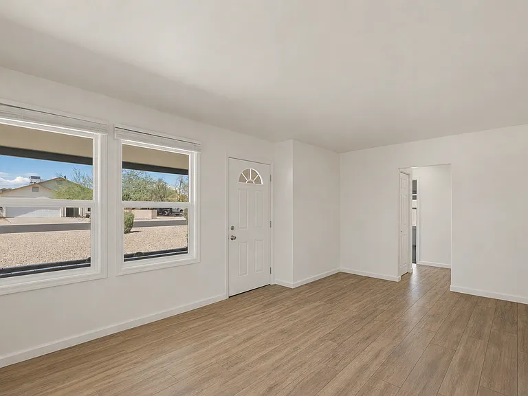 1005 E Mariposa St — Photo 6