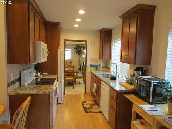 4th image of 15825 SW Alderbrook Cir