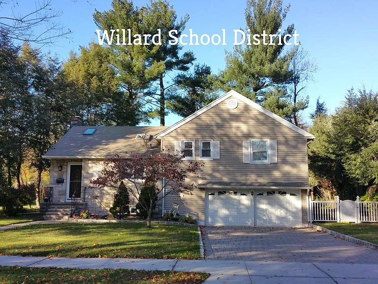 239 Mulberry Pl — Photo 1