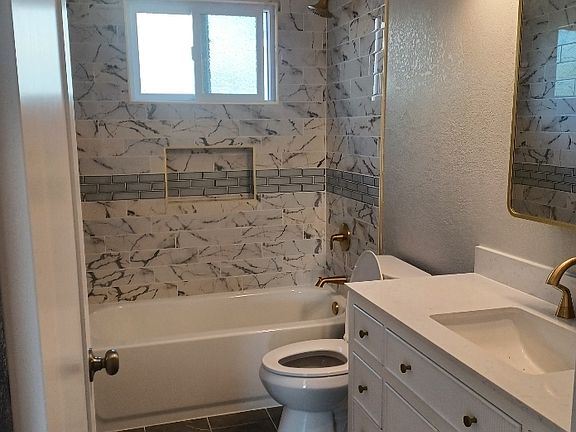 4th image of 200 Staples Ave