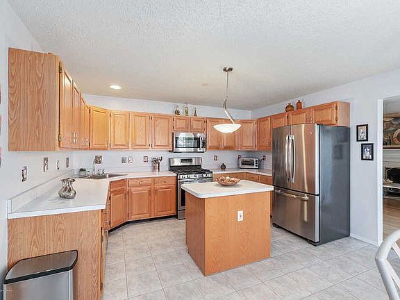 3rd image of 207 Brittany Ln