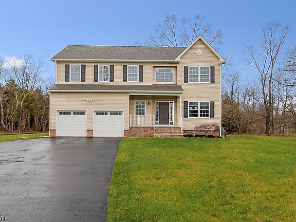 3rd image of 303 Cedar Grove Ln