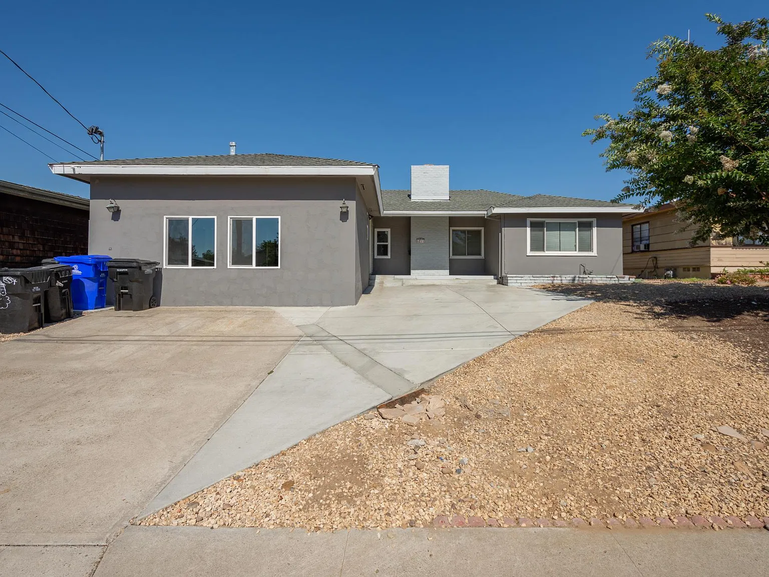 8 bed, 2200 sqft, $12,000 — Photo 2
