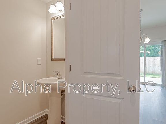 4th image of 8 Sabine Leaf Ct