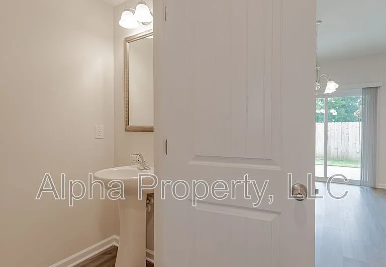 8 Sabine Leaf Ct — Photo 4