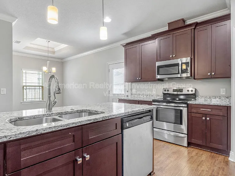 2140 Nina St — Photo 6