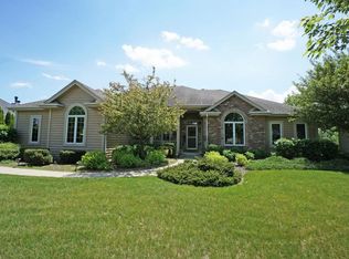 411 Island View Ct, Dousman, WI 53118