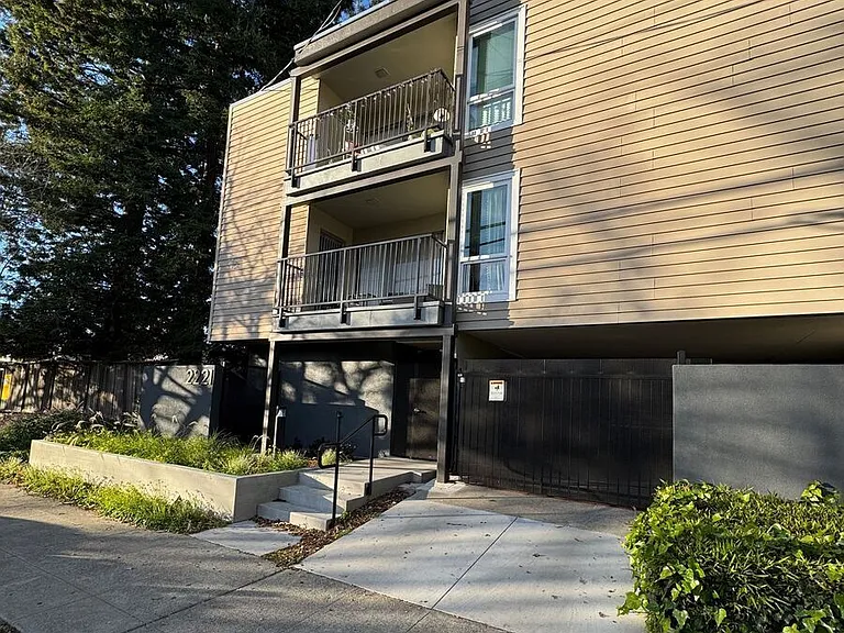 2221 Parker St — Photo 19