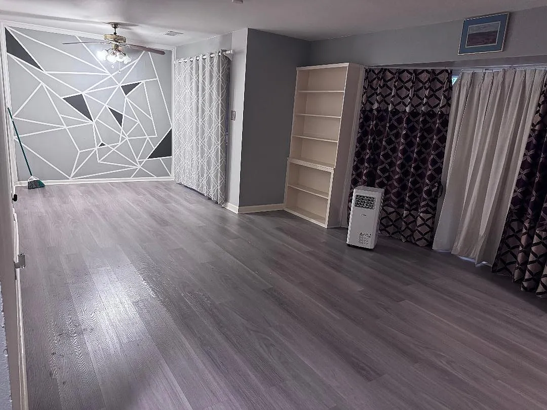 1 bed, 1.0 bath, 720 sqft, $990 — Photo 2