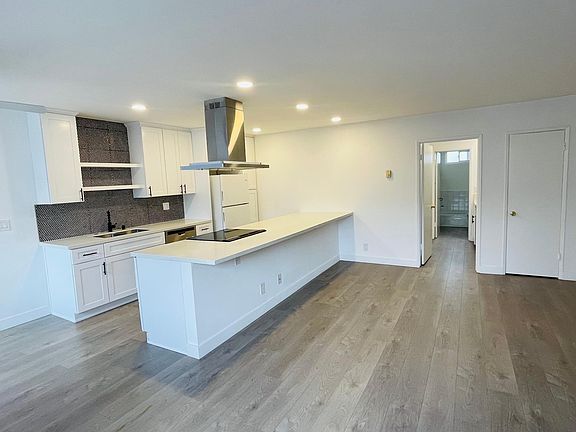 2nd image of 1009 N Edinburgh Ave
