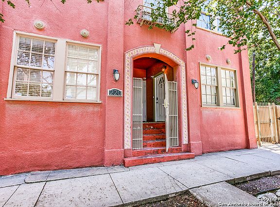 3rd image of 220 Beauregard APT 2