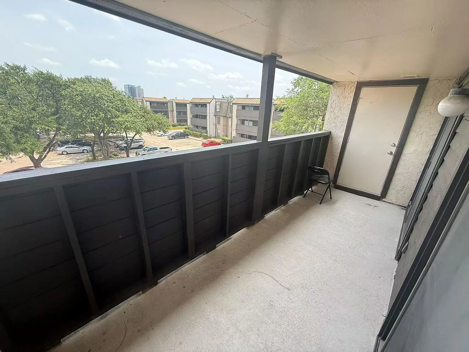 2 bed, 1.0 bath, 765 sqft, $1,050 — Photo 2