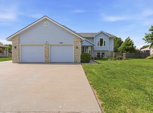 4055 Bald Eagle Dr, Manhattan, KS 66502
