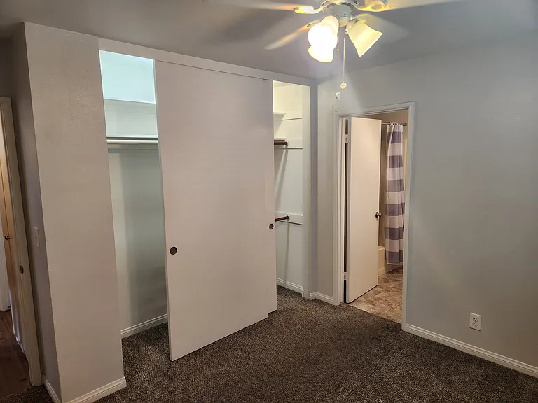528 N Orange St — Photo 10