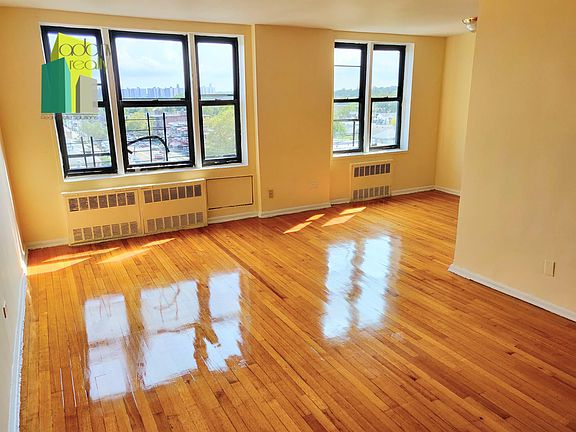 2nd image of 4360 Baychester Ave