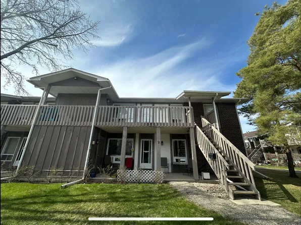 1660 Saint Marys Rd #10, Winnipeg, MB R2N 1G2